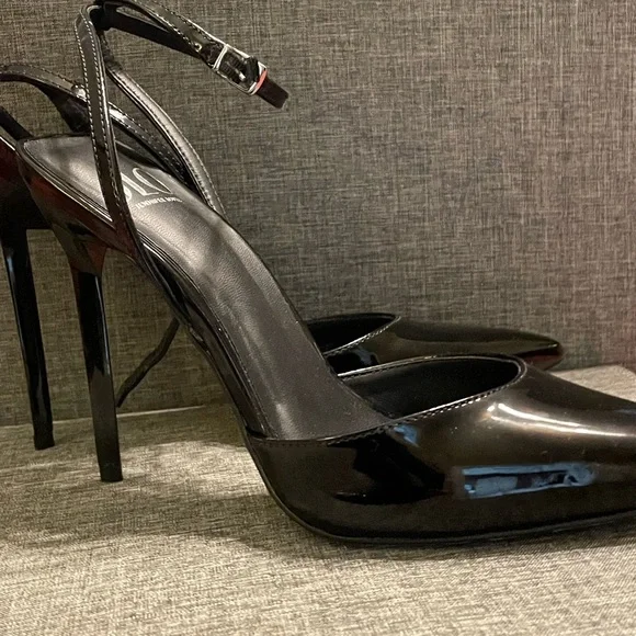 Black Women's Heels - Picture 2 of 3